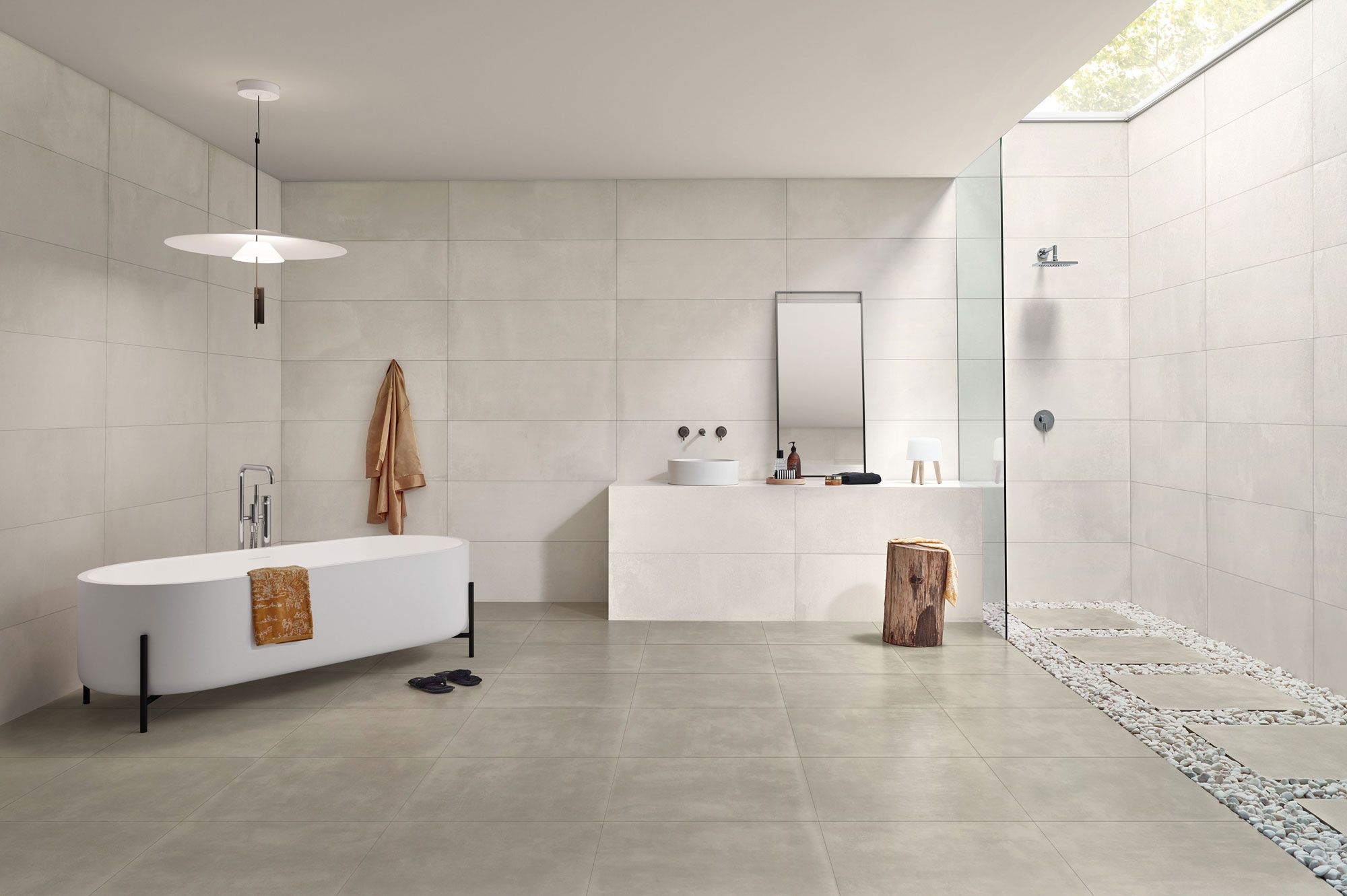 Minimalistyczne wyposażenie łazienki w salonie Bellamica zaprojektowane przez Love